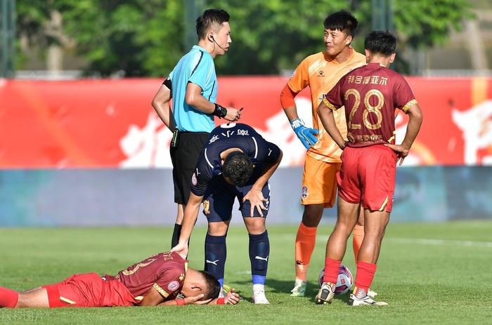 九游APP-燕赵暴熊队对阵江南雪豹队，足球公开赛火力全开，门将神扑救主——年轻人站出来了的简单介绍