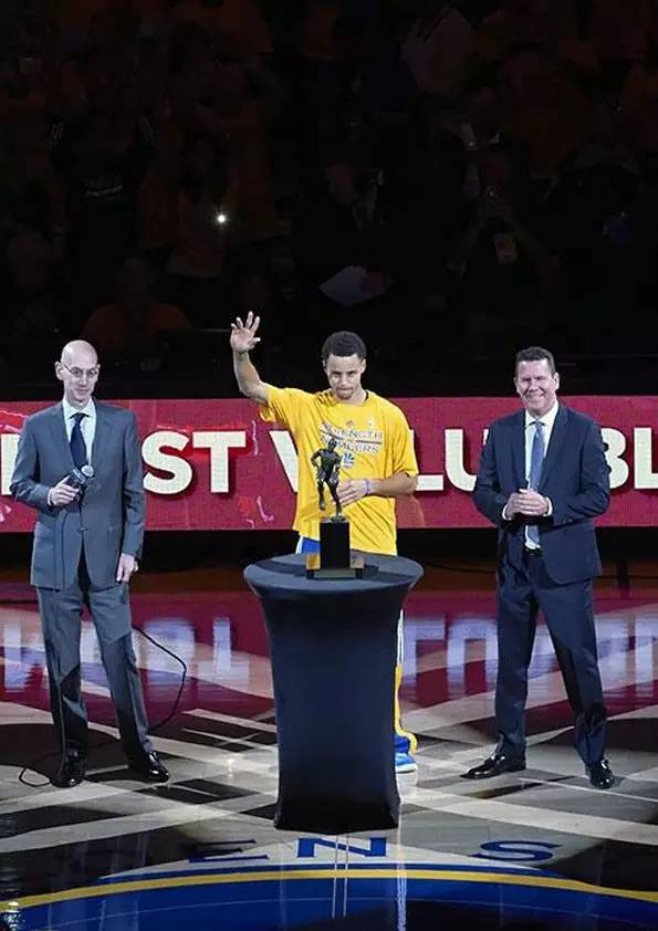 九游游戏中心-包含里程碑夜！印第安纳步行者复出首秀，德国杯今晚刷纪录，目标明确，更衣室氛围转暖的词条