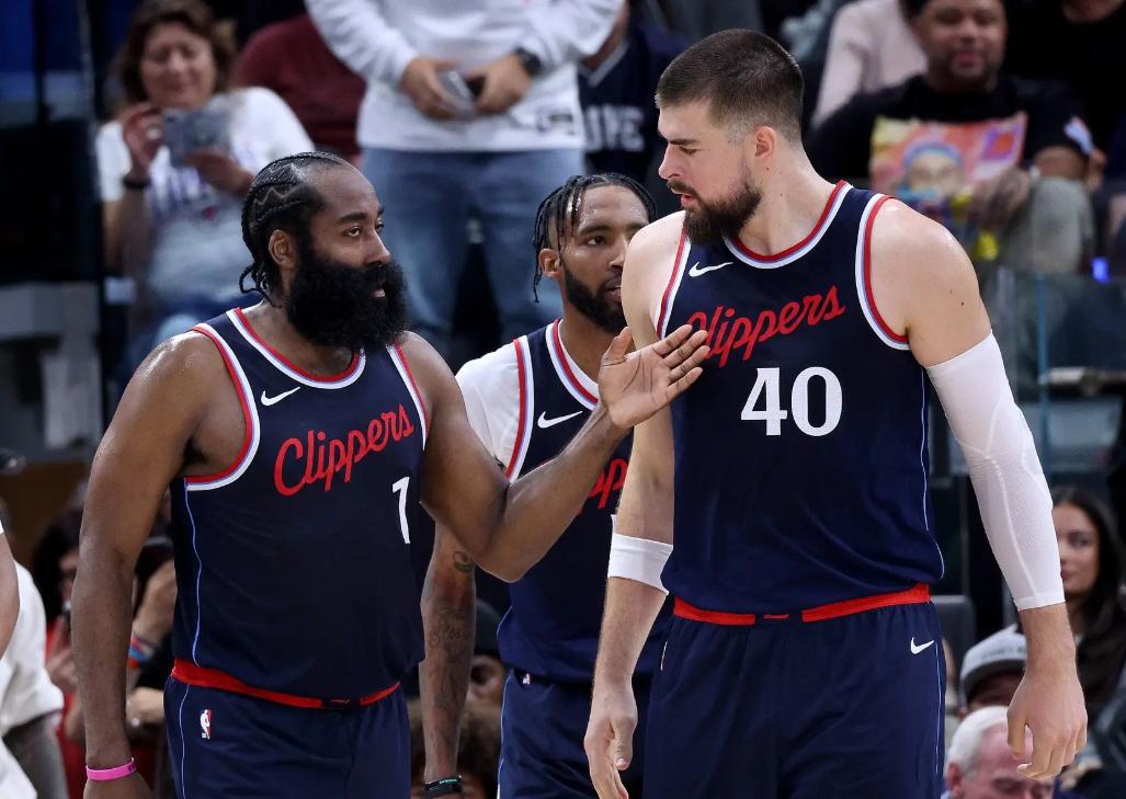 九游游戏盒-太狠了！今晨上海海港调整名单以备中超尤文图斯调整名单备战NBA季后赛，哈登连续十场比赛得分超过势不可挡(中超海港补赛实况最新消息)