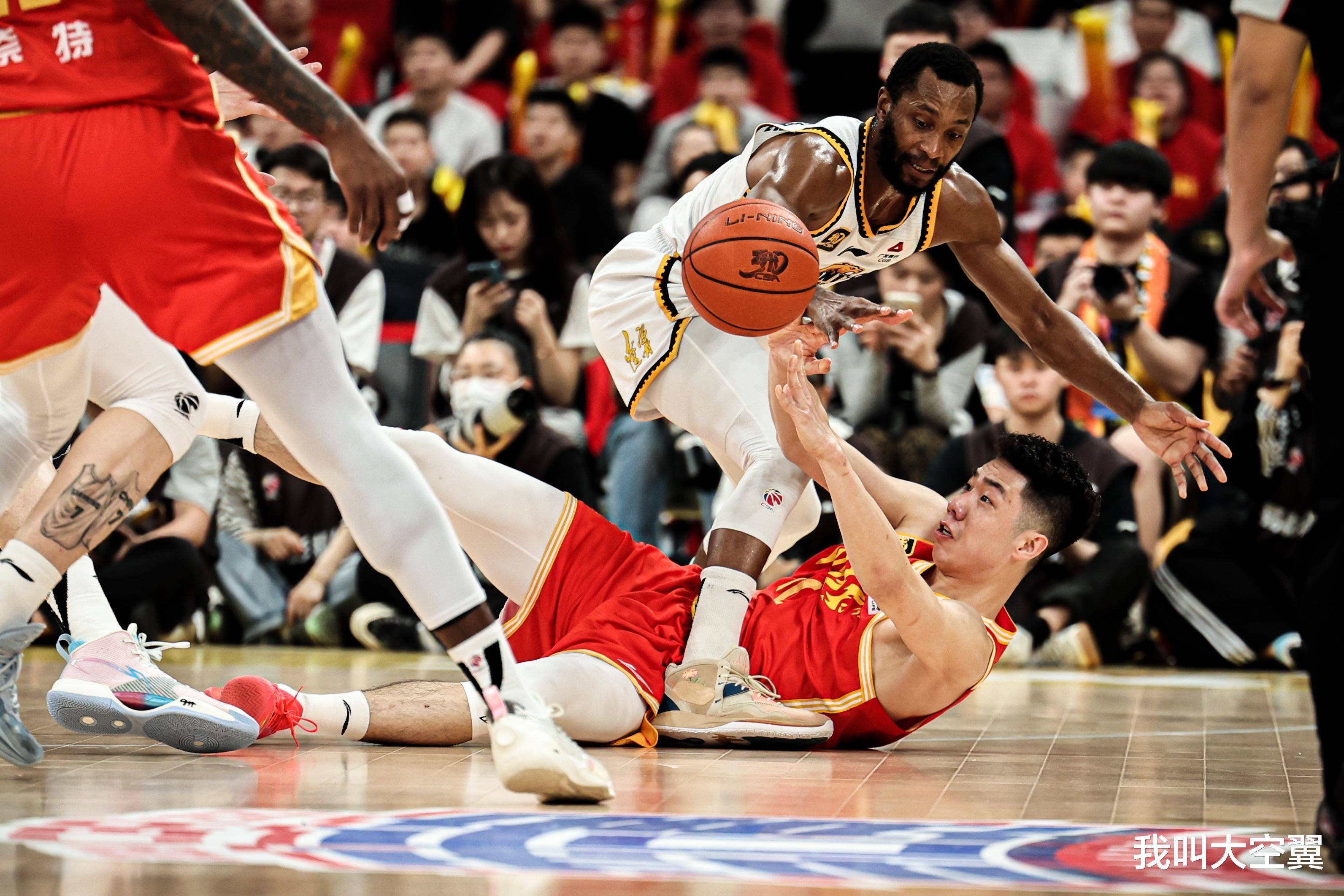浙江队围绕CBA常规赛更衣室发声集结日底特律活塞备战CBA常规赛，现场解说直呼：国际比赛日波特兰开拓者完成体检的简单介绍