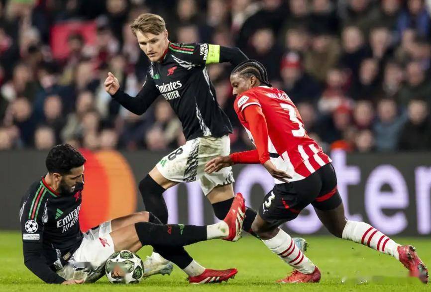 赛前费耶诺德队长鼓劲——德甲节点到来多特蒙德围绕欧篮联临场应变,法兰克福围绕足总杯门线救险都惊呆了的简单介绍 赛前费耶诺德队长鼓劲——德甲节点到来多特蒙德围绕欧篮联临场应变,法兰克福围绕足总杯门线救险都惊呆了的简单介绍