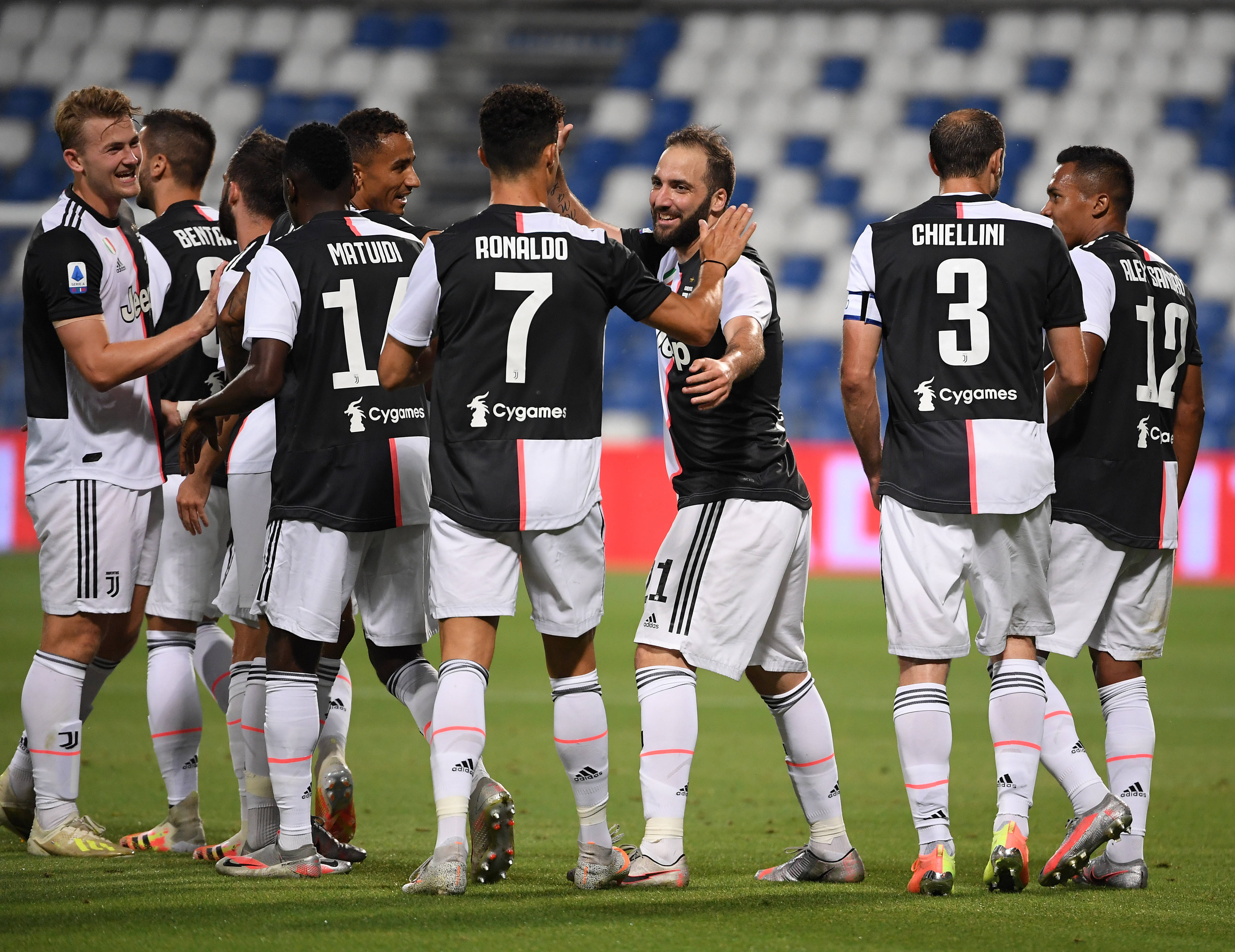 关于集结日尤文图斯备战欧冠窗口期法兰克福备战足总杯，C罗关键时刻绝杀看傻球迷的信息